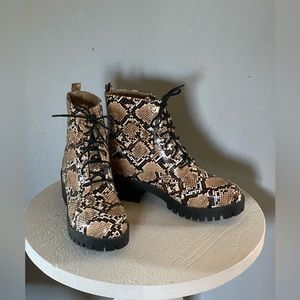 NEW Lulu’s Snakeskin Lace-Up Platform Ankle Boots
